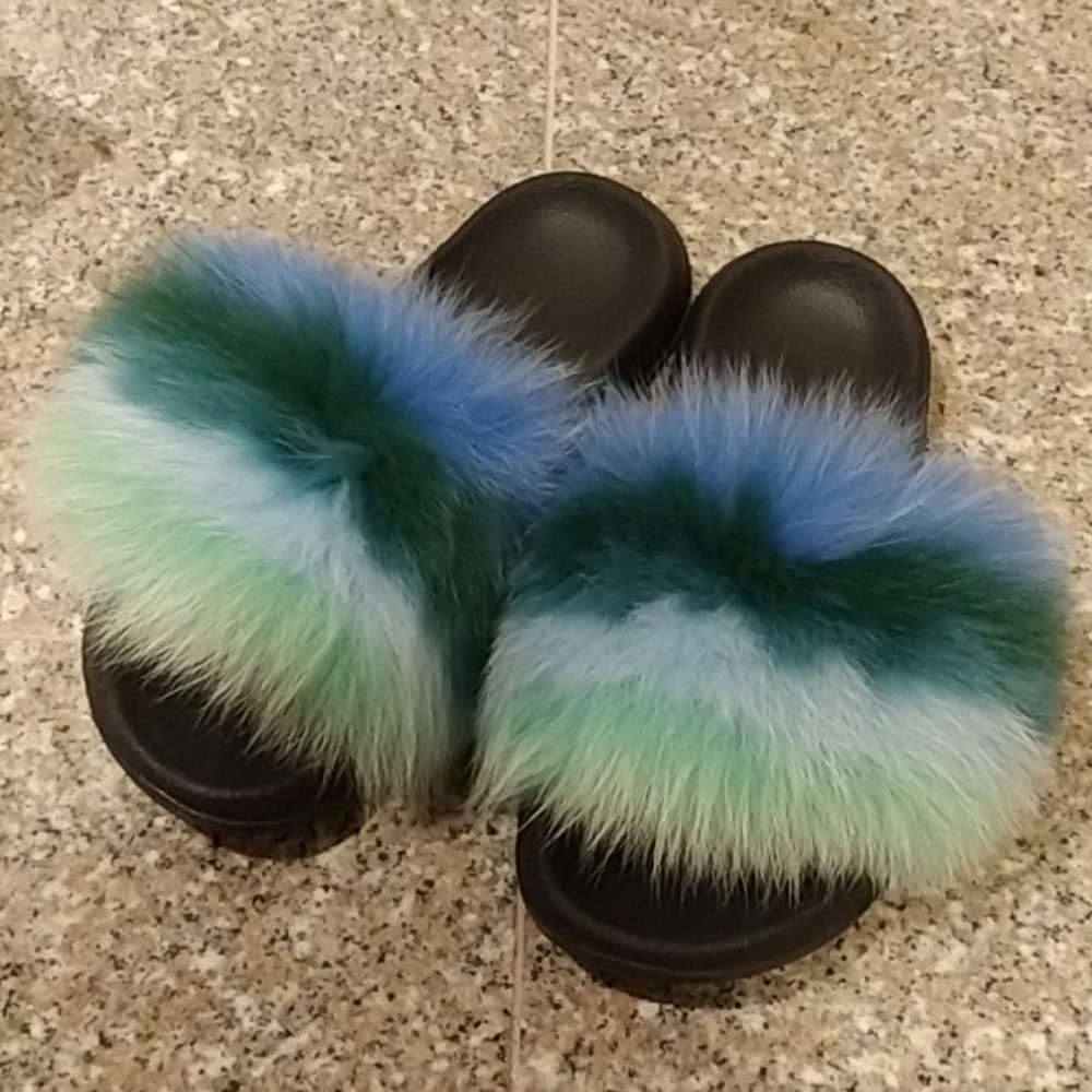 Fluffy Raccoon Fur Sandals - Picture 6 of 6